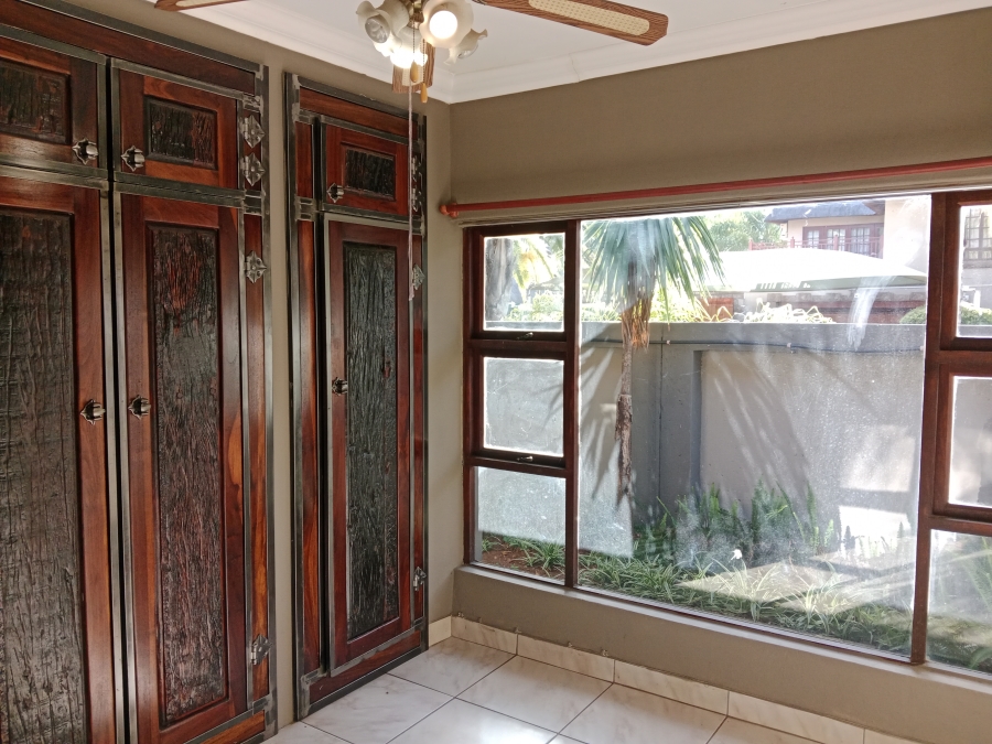 5 Bedroom Property for Sale in Melodie North West